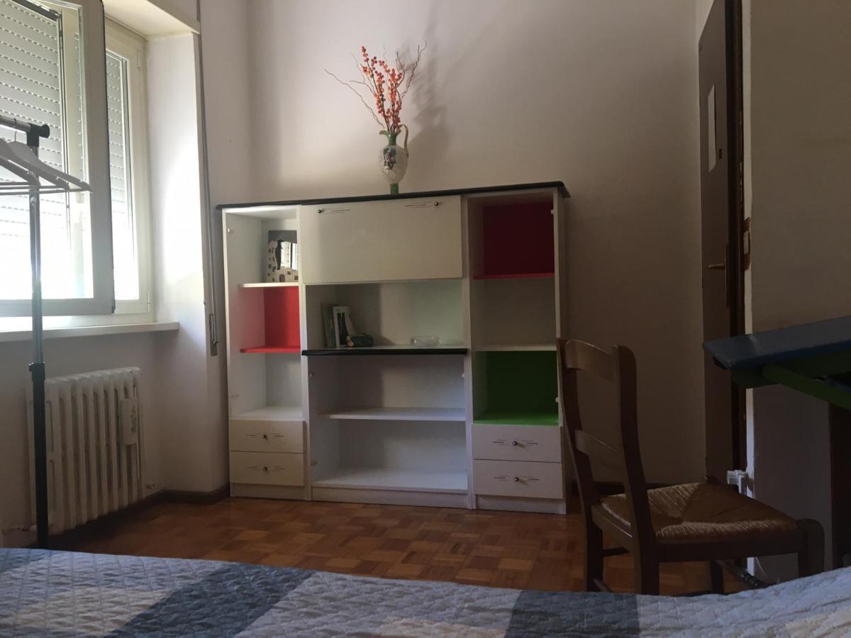 Affittacamere Ferranti di fronte al Centro di Selezione Foligno Esterno foto