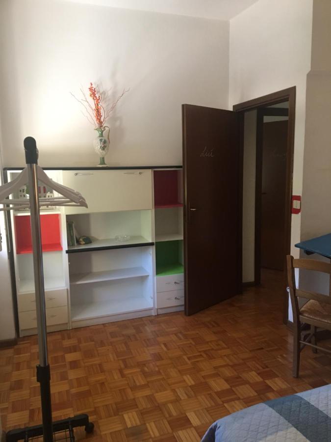 Affittacamere Ferranti di fronte al Centro di Selezione Foligno Esterno foto